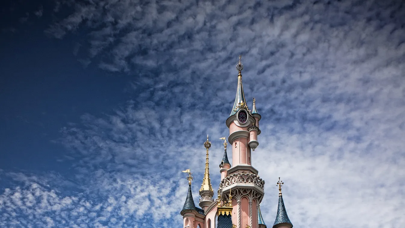 Megjelent a koronavírus Disneylandben