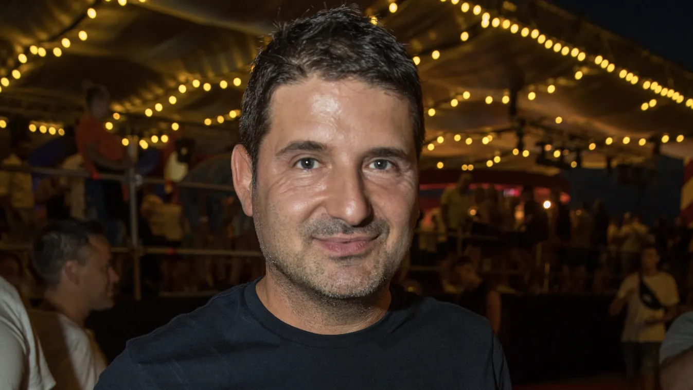 Ez már valami: Hajdú Péter megnevettette Bruce Willist