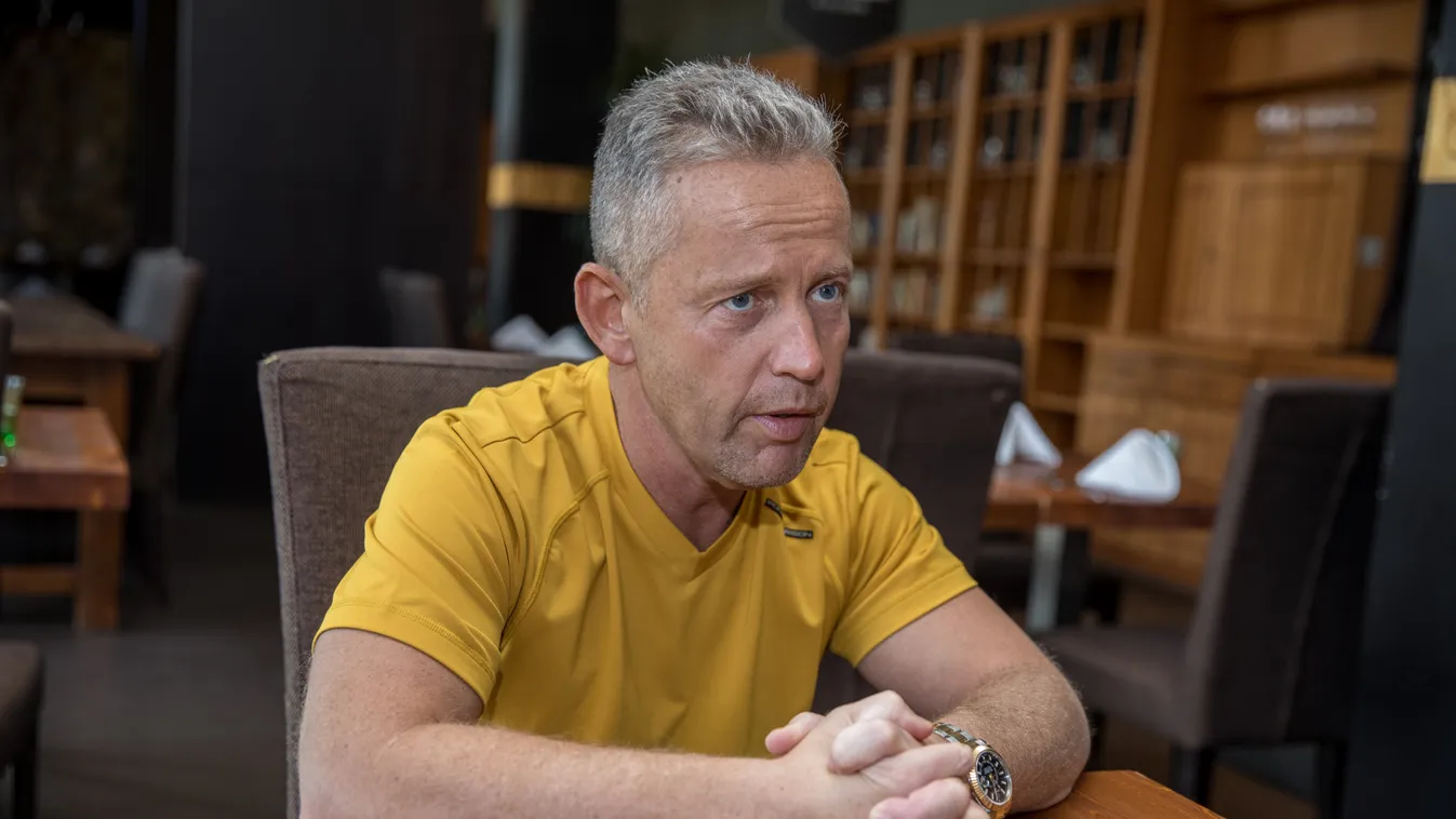 Schobert Norbi százezrekkel segítene egy koronavírusos beteg családján