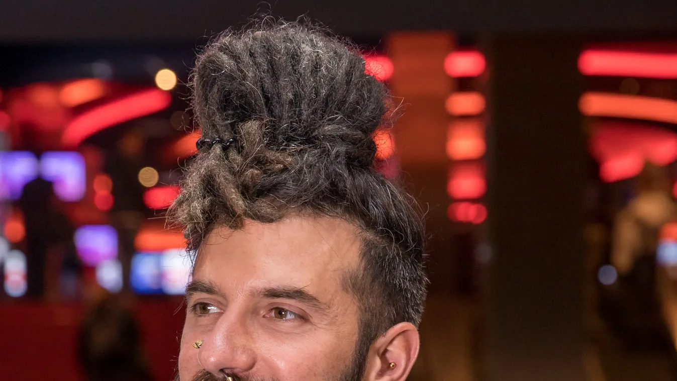 Anyaszült meztelenül keresi indián nevét Varga Viktor