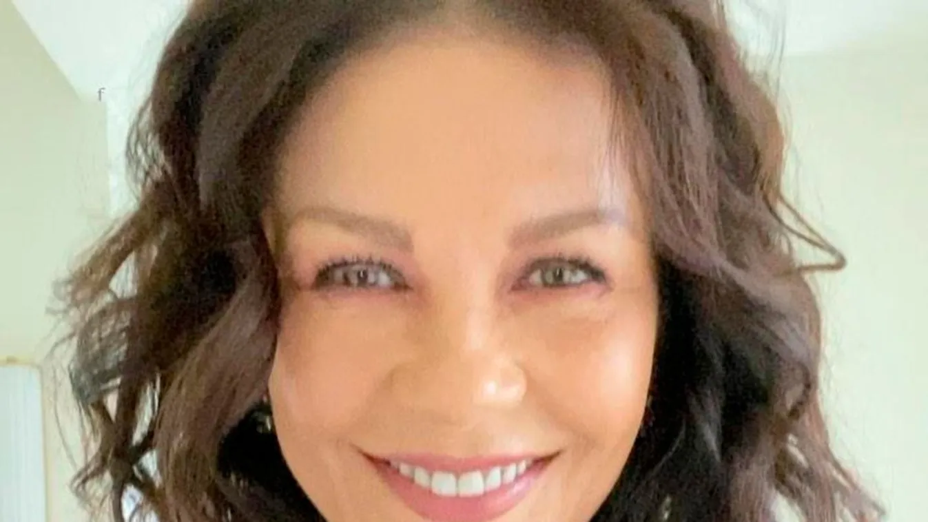 Annyira más smink nélkül Catherine Zeta-Jones, hogy a telefonja se ismerte fel