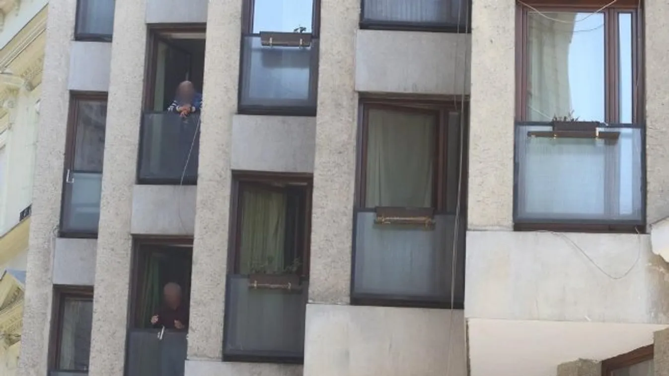 Megrázó, ezt kiabálta az ablakból a budapesti idősotthon lakója