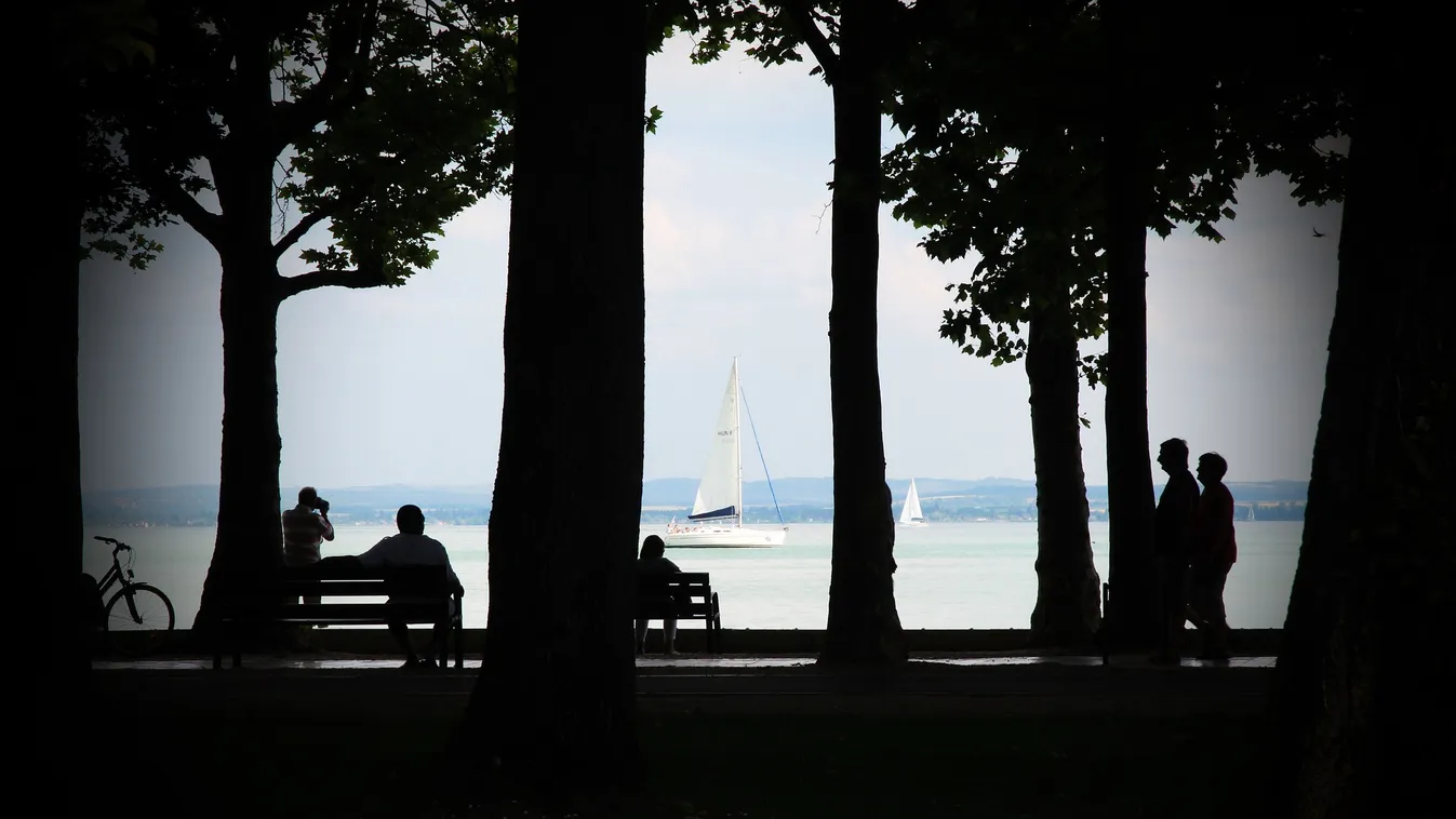 Ebből nagy baj lesz: több száz embert kellett hazazavarni a Balatonról