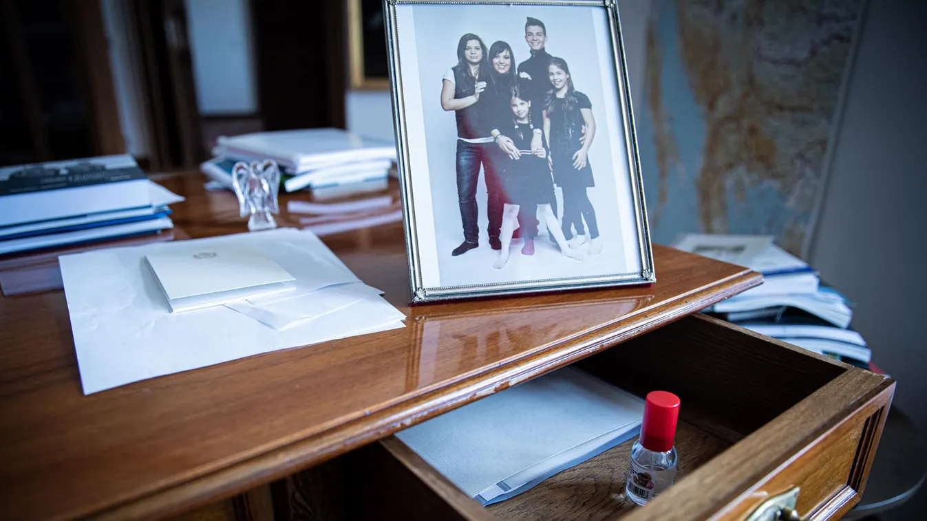 Hova lett Orbán Viktor kölnije? Ez a húsvét más, mint a többi