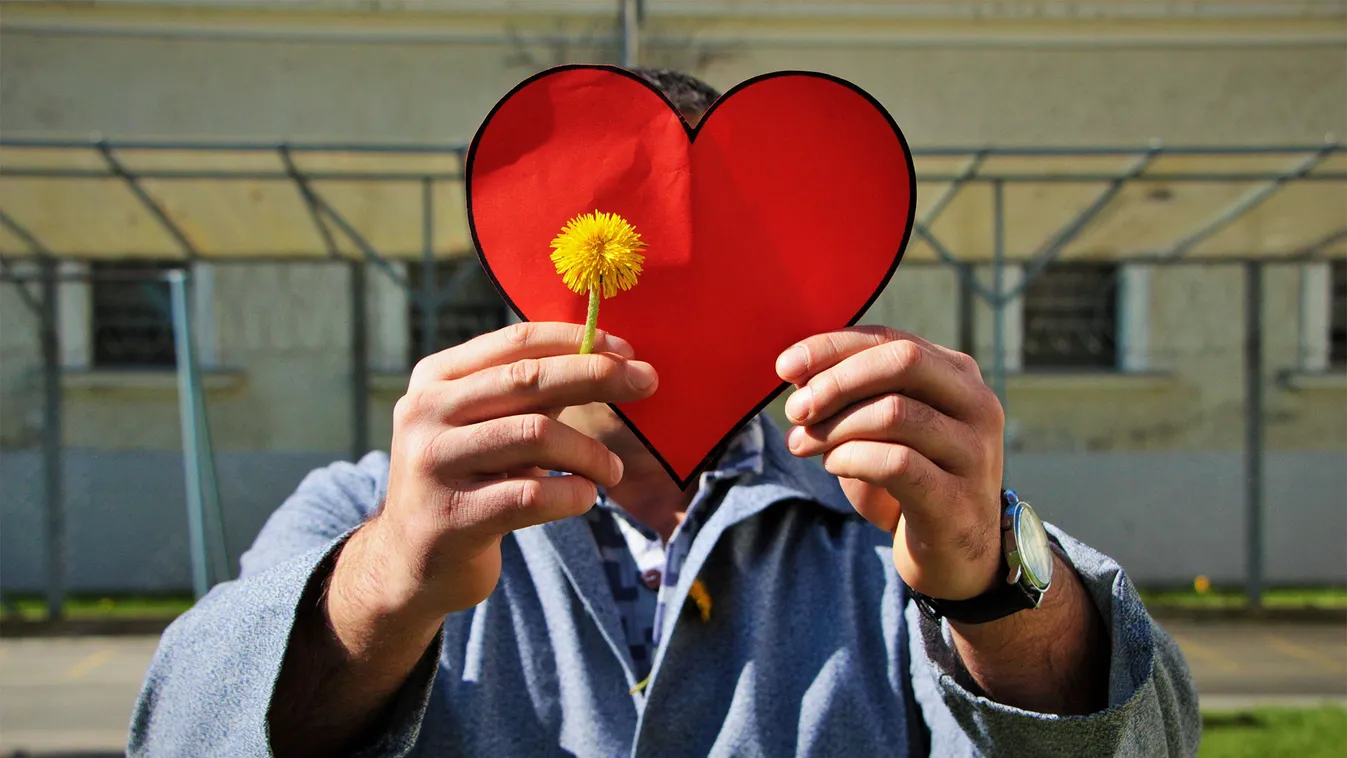 Börtönben vannak, de van szívük: A sopronkőhidai elítéltek is köszöntötték az egészségügyiseket