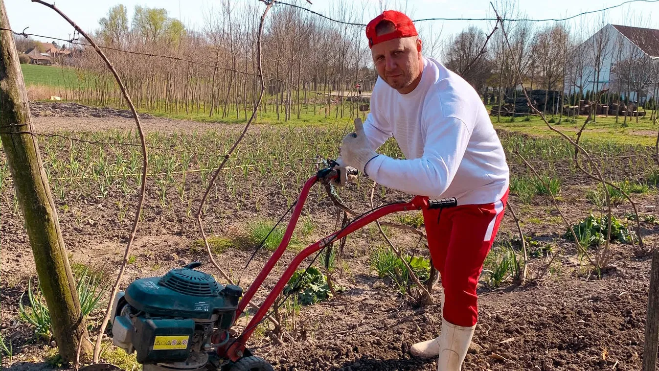 A karanténban sincs henyélés: vidéki gazda lett Zámbó Krisztiánból!