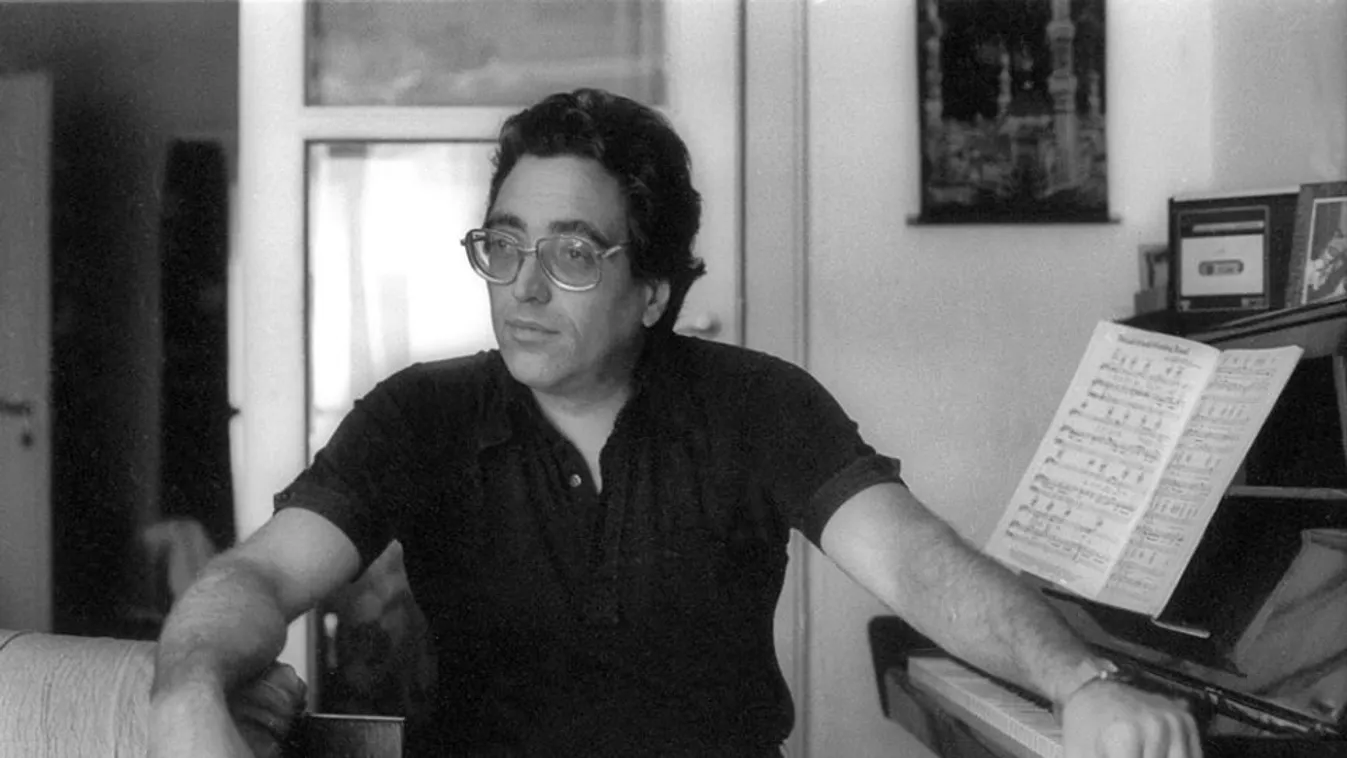 Ennek a dalnak a szövegéért tették parkolópályára Máté Pétert