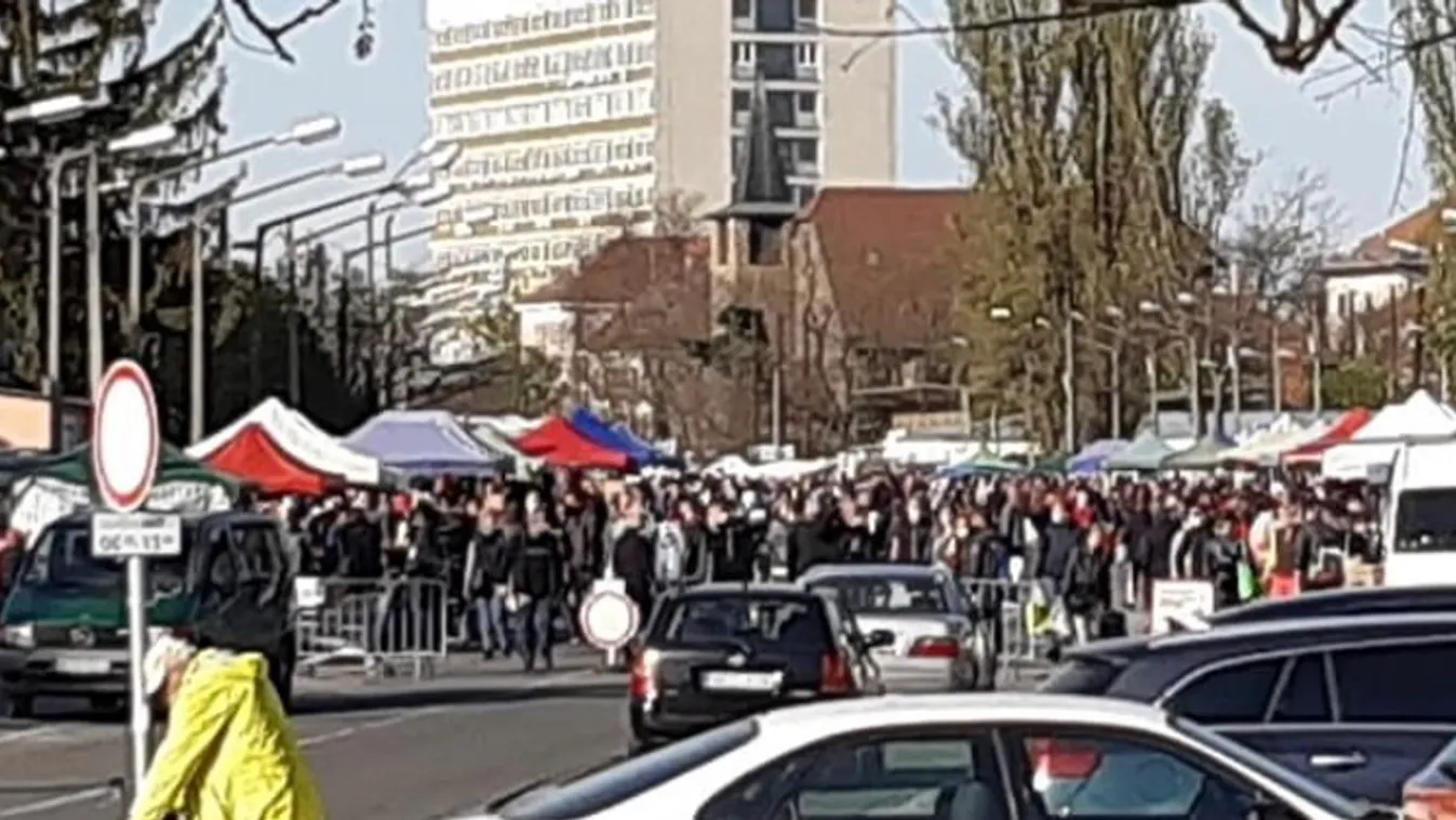 Hatalmas tömeg gyűlt össze a Bosnyák téri piacnál
