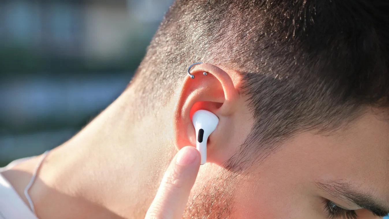 Így kémkedhetünk észrevétlenül az iPhone fülhallgatójával!