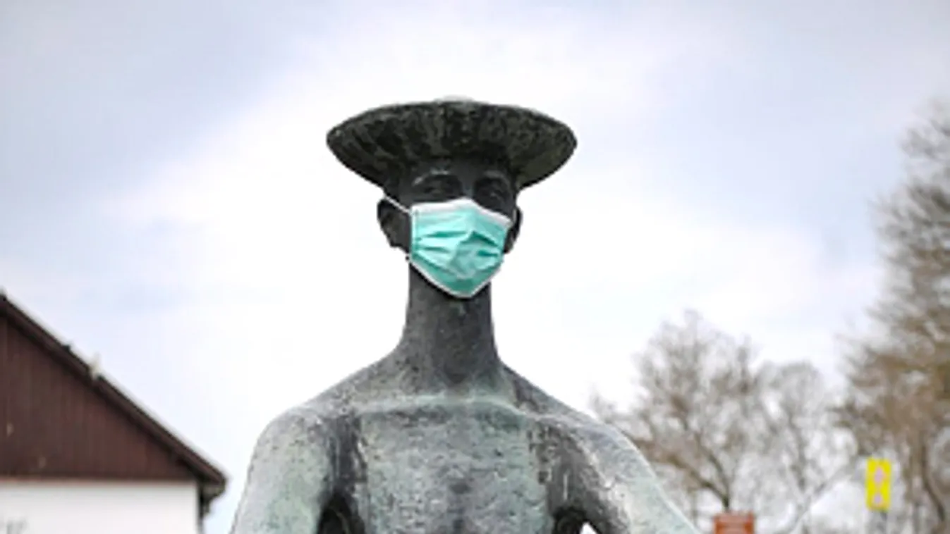 Világszerte maszkokba bújtatták a szobrokat - Fotó