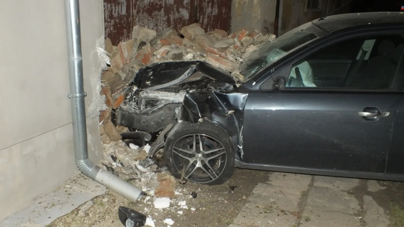 Ittasan nekihajtott a kerítésnek, majd elrohant egy mezőlaki férfi