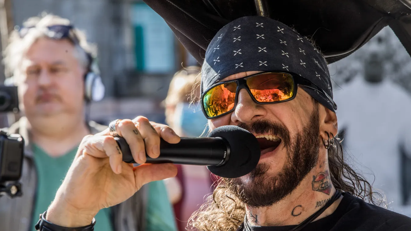 Riksáról adott karanténkoncertet Ganxsta Zolee