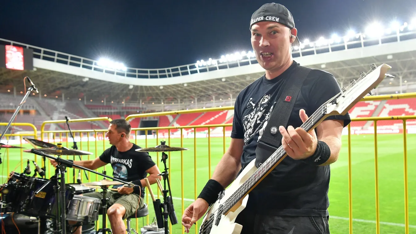 Jön az unoka, 45 évesen lesz nagypapa a legendás magyar focista