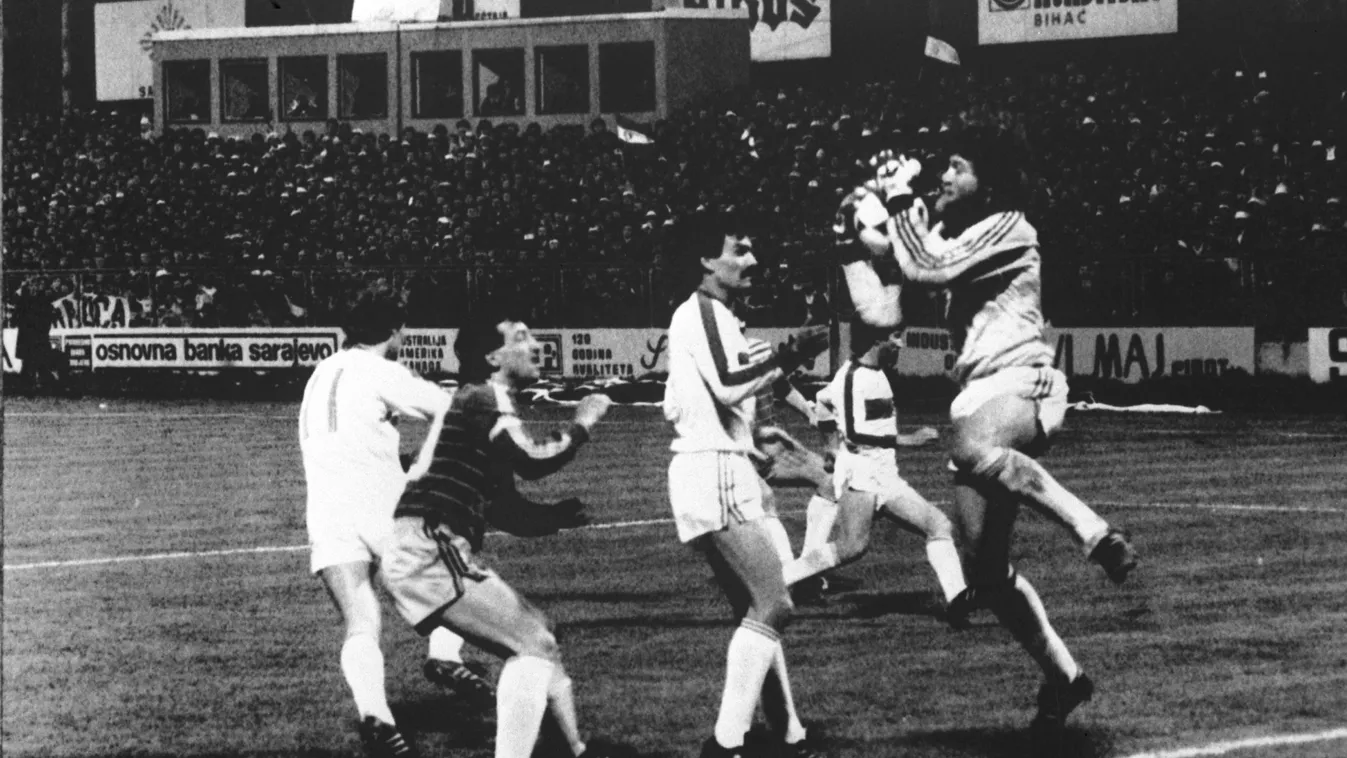 Pirosbetűs ünnep, így emlékezik a legenda a magyar foci világsikerére