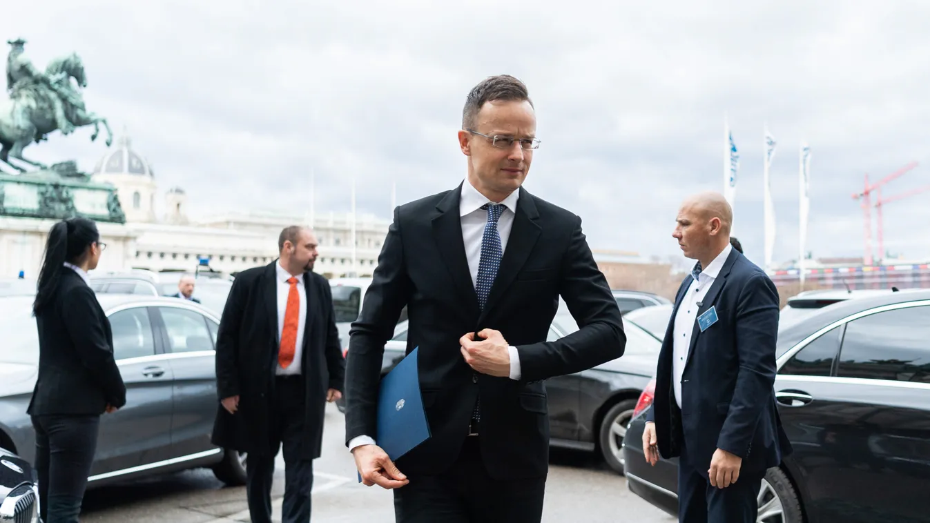 Szijjártó Péter: az elmúlt 24 órában több, mint 10 millió maszk érkezett - videó!