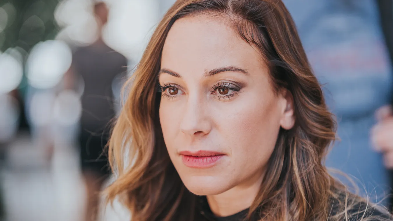 Megérkezett a Vajna Tímea által vásárolt defibrillátor az orosházi kórházba