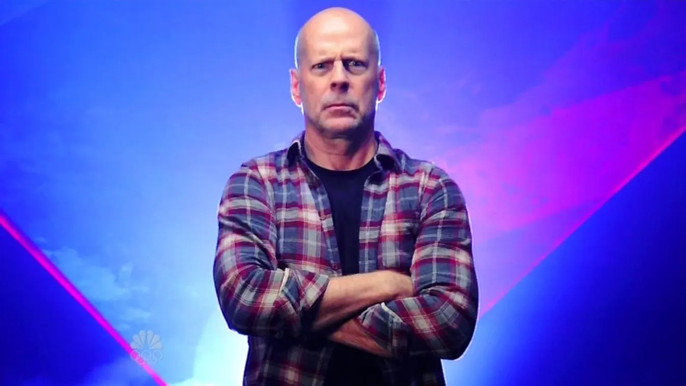 Topless pózolt a családi karanténban Tallulah, miután Bruce Willis kopaszra nyírta