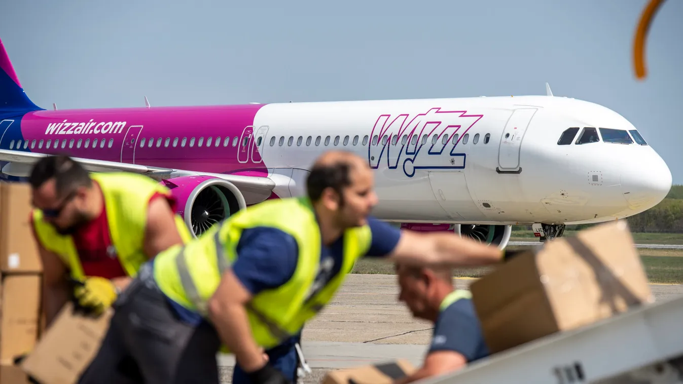 Négy gép landolt Budapesten: 6 millió maszk és 3 millió gumikesztyű érkezett