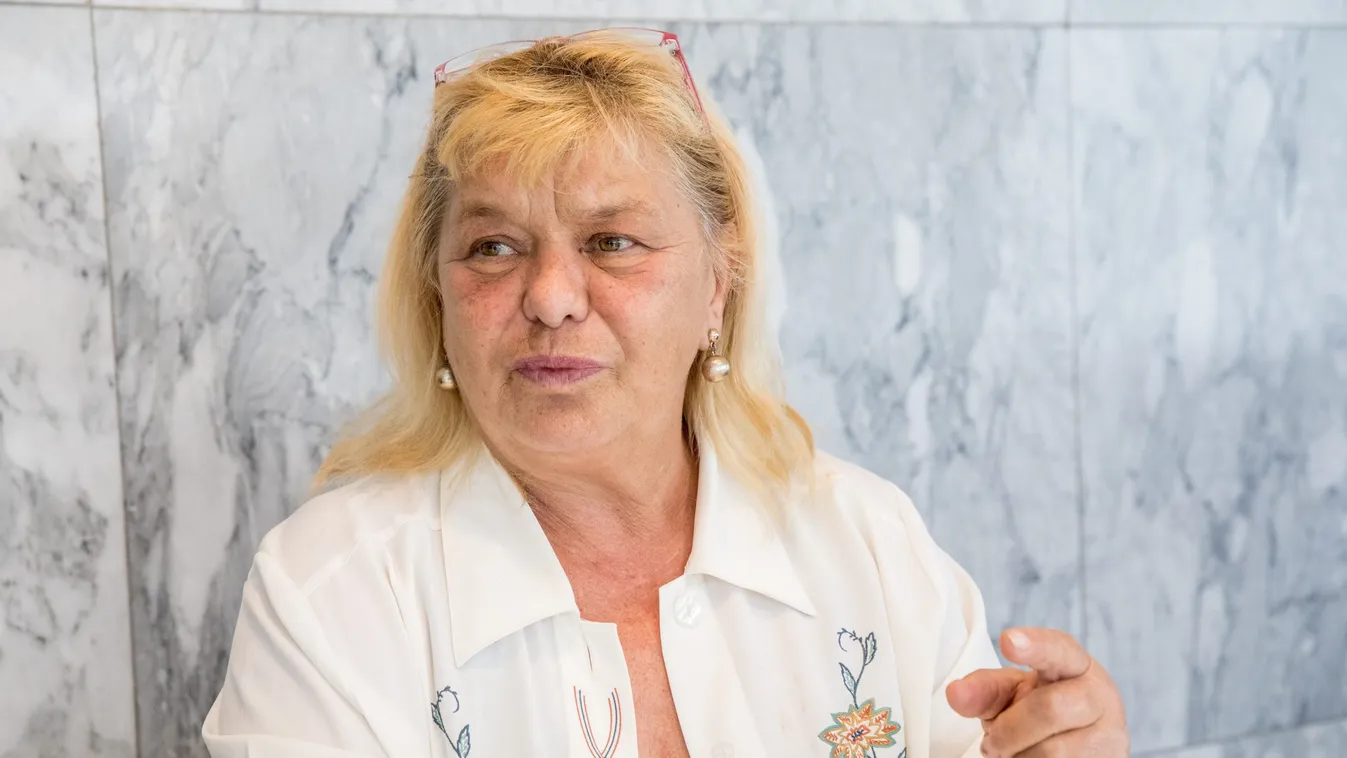 Szemeteszsákban ölelte magához a lányát Oszvald Marika