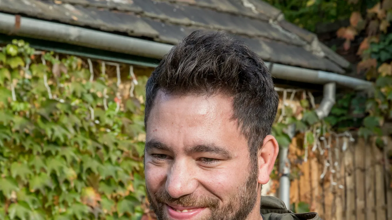 Videó a múltból: Így festett tütüben a magyar sztárséf