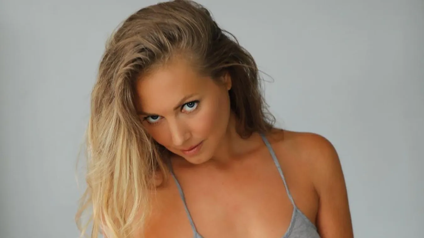 Izgató fotó, a fürdőszobában vetkőzött le a vadóc színésznő