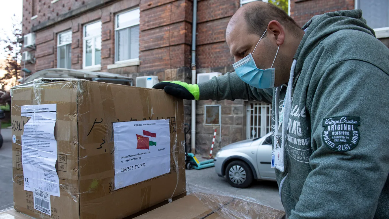 Maszkok és kesztyűk érkeztek a kórházakba, folyamatos az ellátás - képgaléria