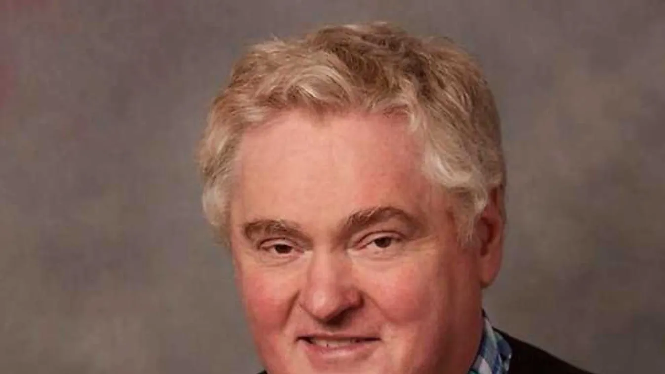 A mozgólépcsőt nyalogatta egy politikus, hogy elkapja a koronavírust