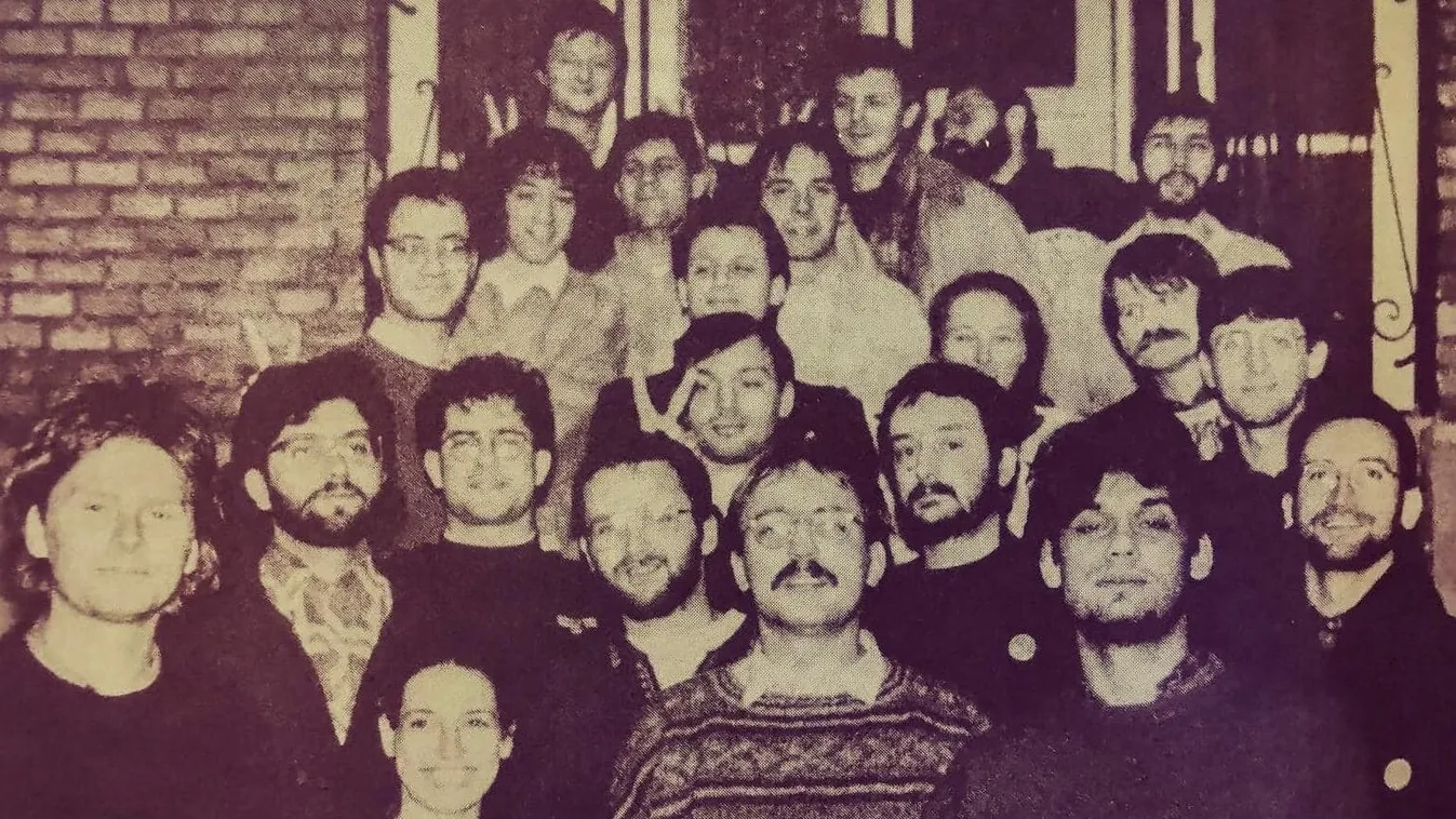 Ki kicsoda? - Orbán Viktor az első Fidesz-frakció fotójával emlékezik