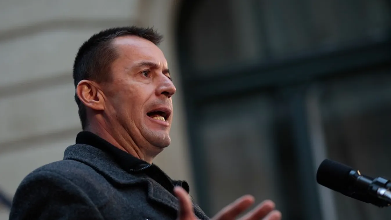 Káosz a Jobbikban: Sneider Tamás lemond a parlamenti alelnökségről, kilép a frakcióból