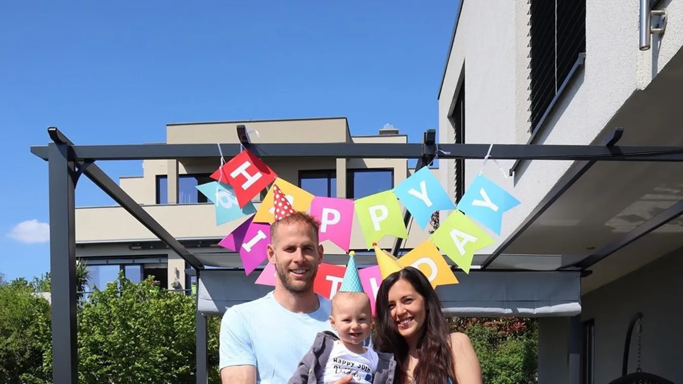 Csodás szülinapi ajándékot kapott Gulácsi Péter a feleségétől - Videó