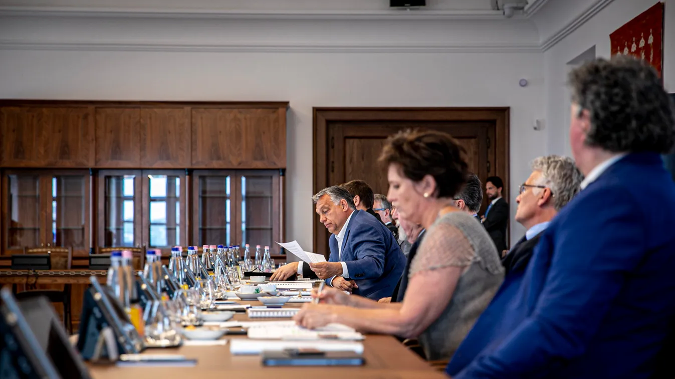 Orbán Viktor: A magyar hazát a kultúra tarthatja meg és teheti ismét naggyá – képek