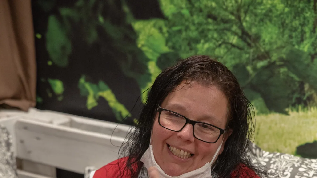 Maszkok miatt nem tud szájról olvasni a hallássérült pénztáros