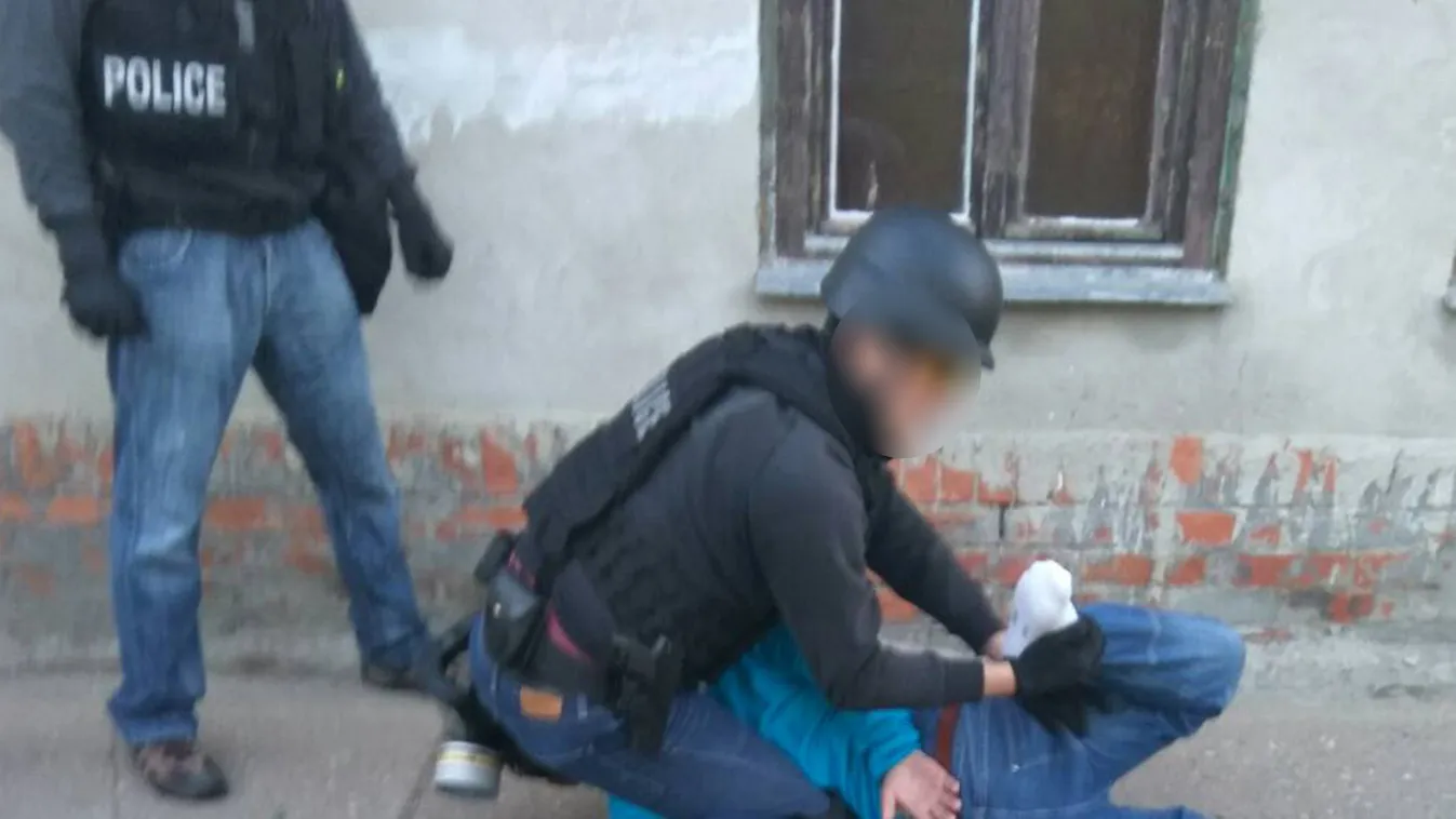 Állig felfegyverzett rendőrök csaptak le a brutális családra Abonyban: döbbenetes, mit műveltek - fotók