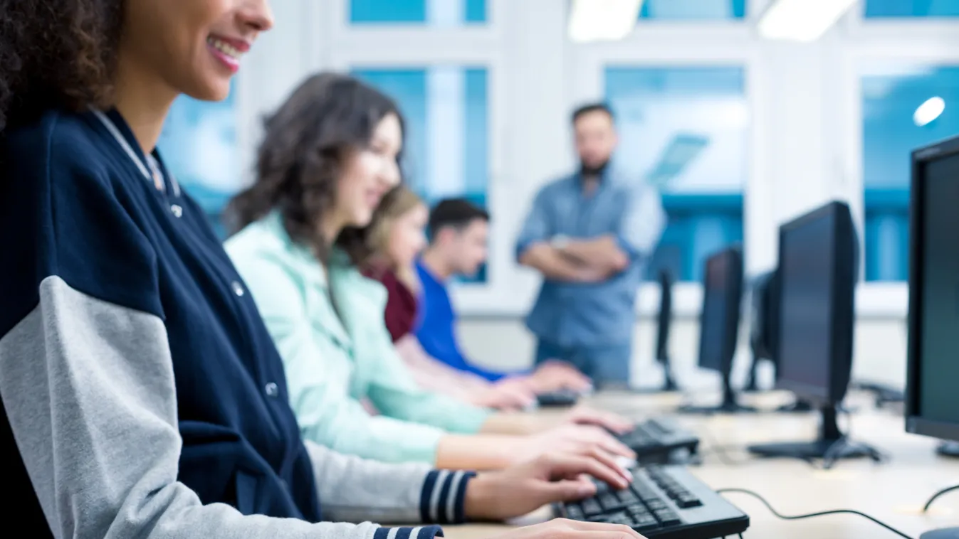 Lehetőség karrierváltásra: Ingyenes ingatlantanfolyam indult