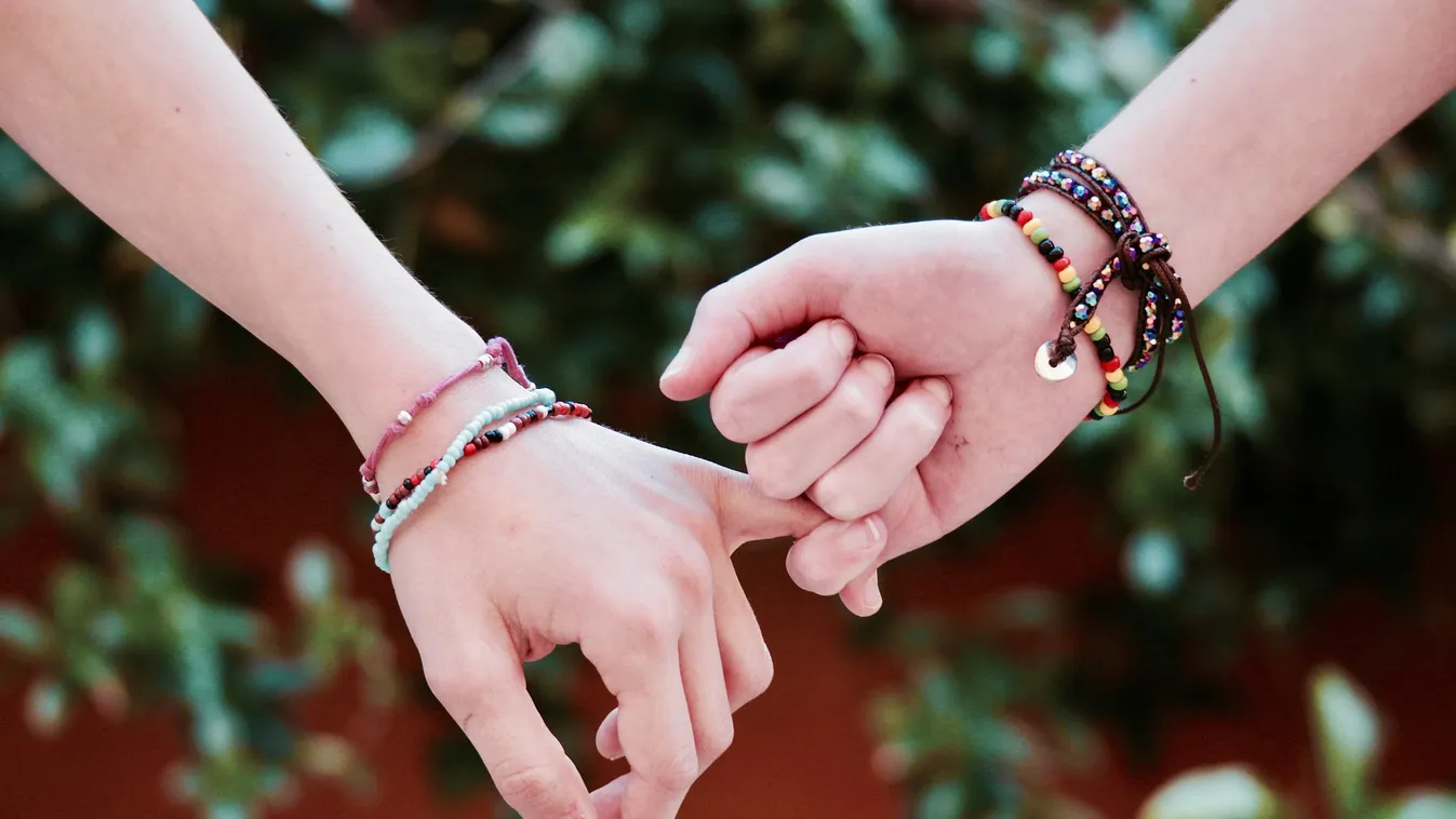 Durva: két lányát hátrahagyva pasijához költözött egy tatai nő