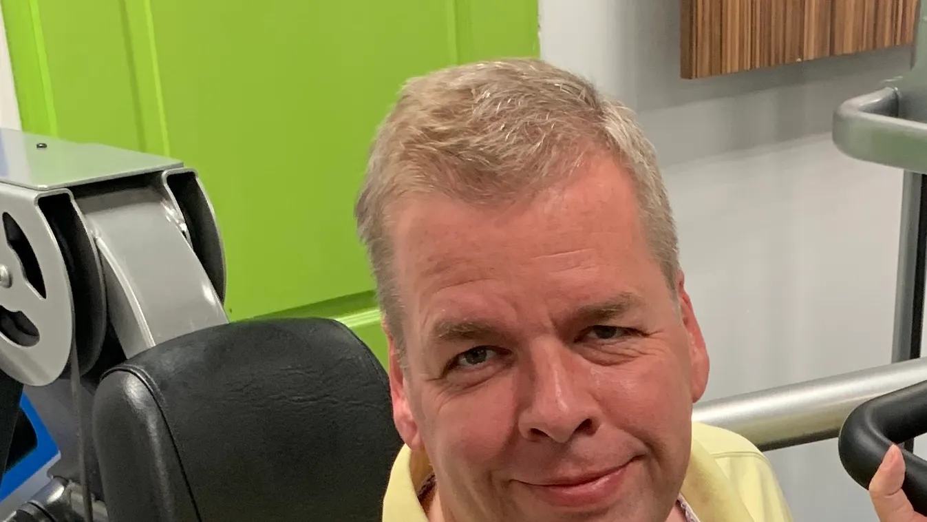 Megdöbbentő fotók készültek Schmuck Andorról, ezt művelte a konditeremben