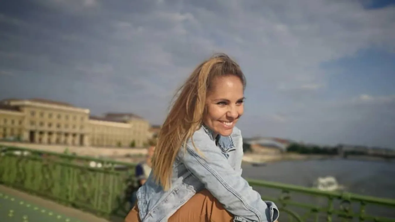 Semmi retus, őszinte fotókon mutatta meg magát a magyar műsorvezető