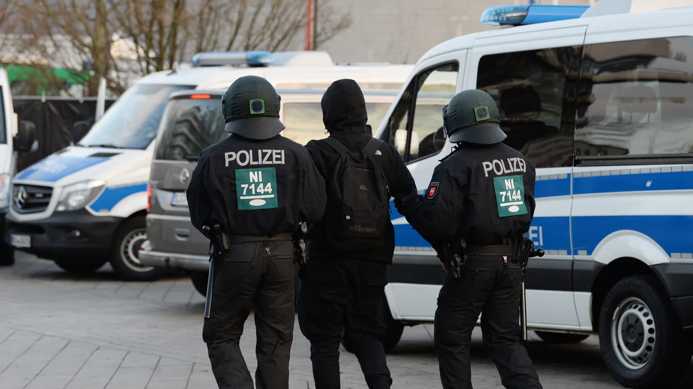 Arcon harapta védekezni próbáló áldozatát a 16 éves szexuális ragadozó