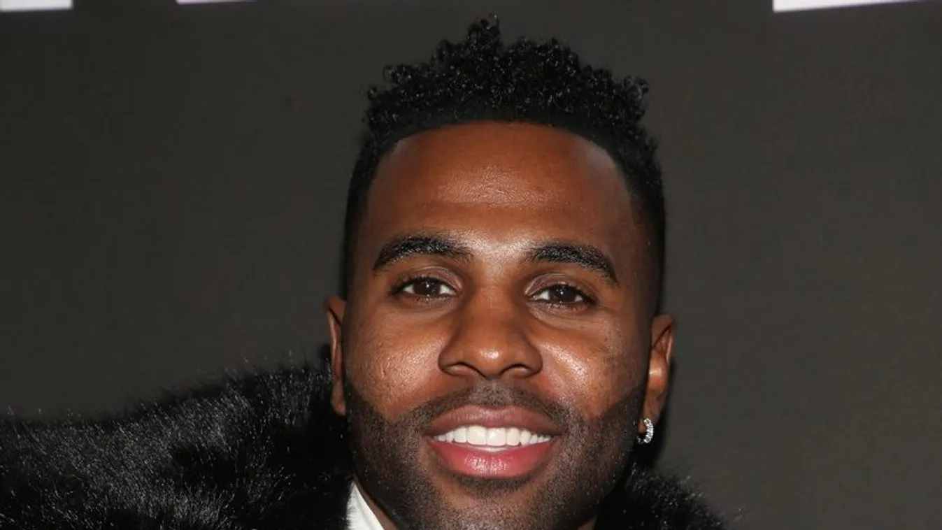 Igaz vagy átverés? Kiverte saját fogait a sztárénekes - Videó