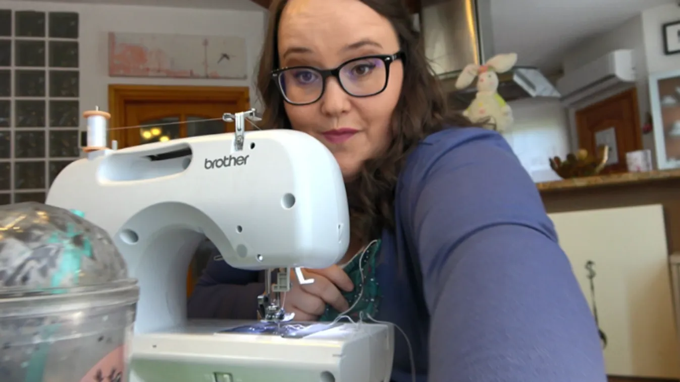 Elképesztő mennyiségű maszkot gyártott Balázs Andi