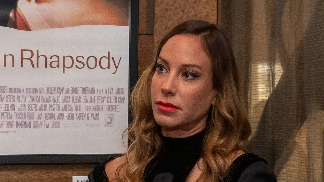 Megindító fotót posztolt Vajna Tímea