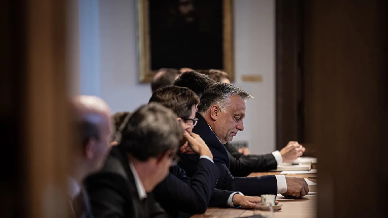 Koronavírus-járvány: sűrű a napja Orbán Viktornak, még este is tárgyal