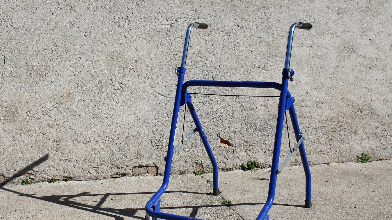 Járókeretes férfit raboltak ki Ózdon