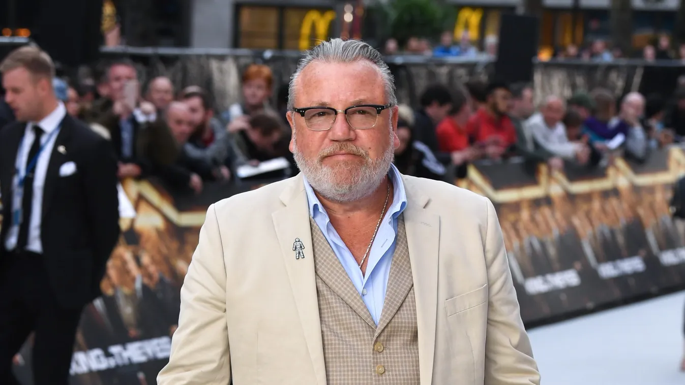 „Hiányzik a feleségem és a lányaim” - szétszakította a koronavírus a filmsztár családját