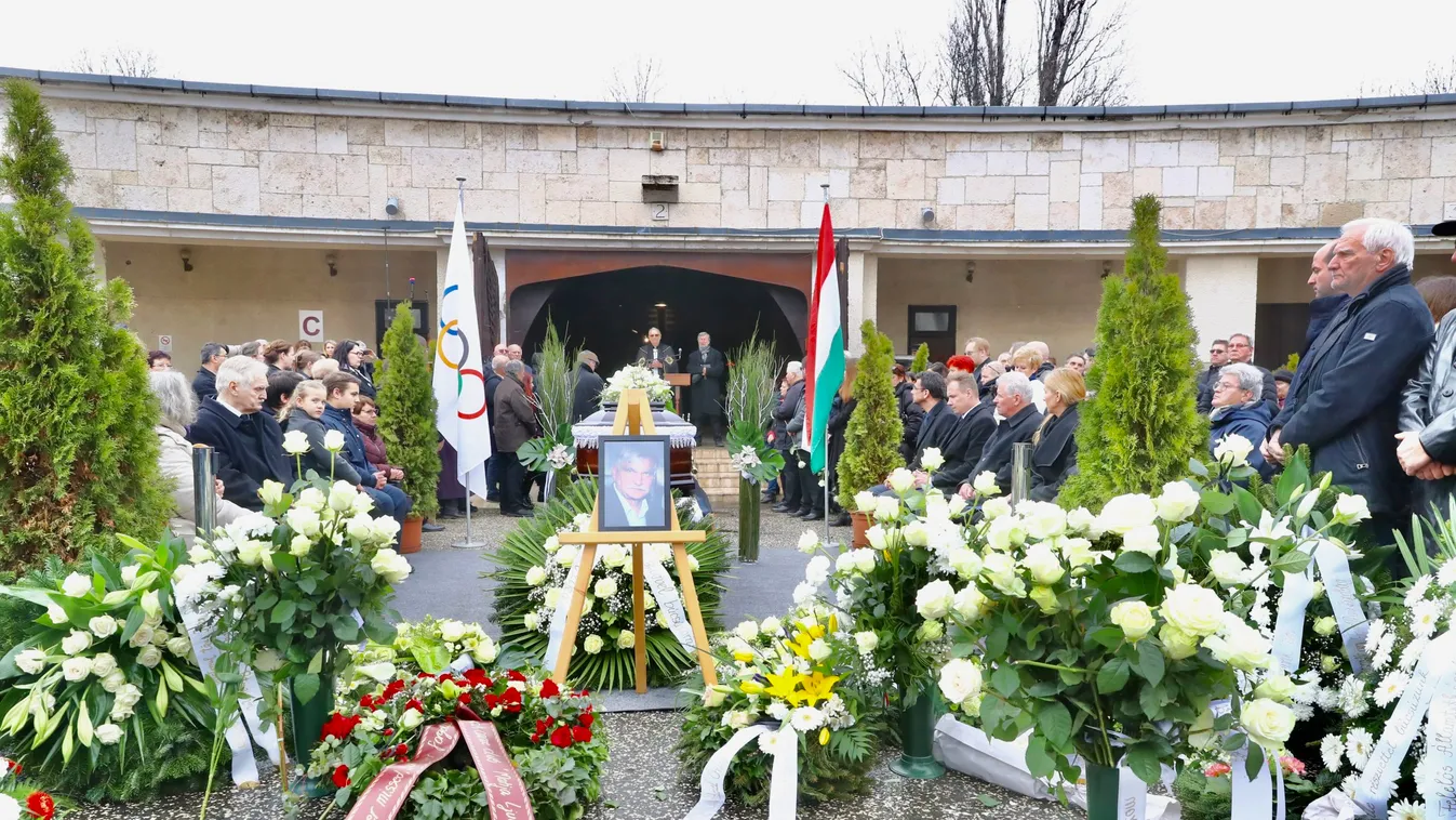 Kereszt mellé szobrot akartak Wichmann Tamás sírjára