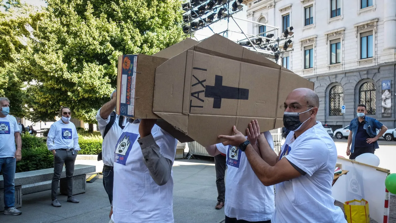 Koporsóval követelőztek az olasz taxisok