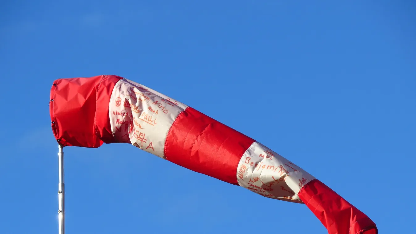 Viharos széllel távozik hazánkból a hidegfront