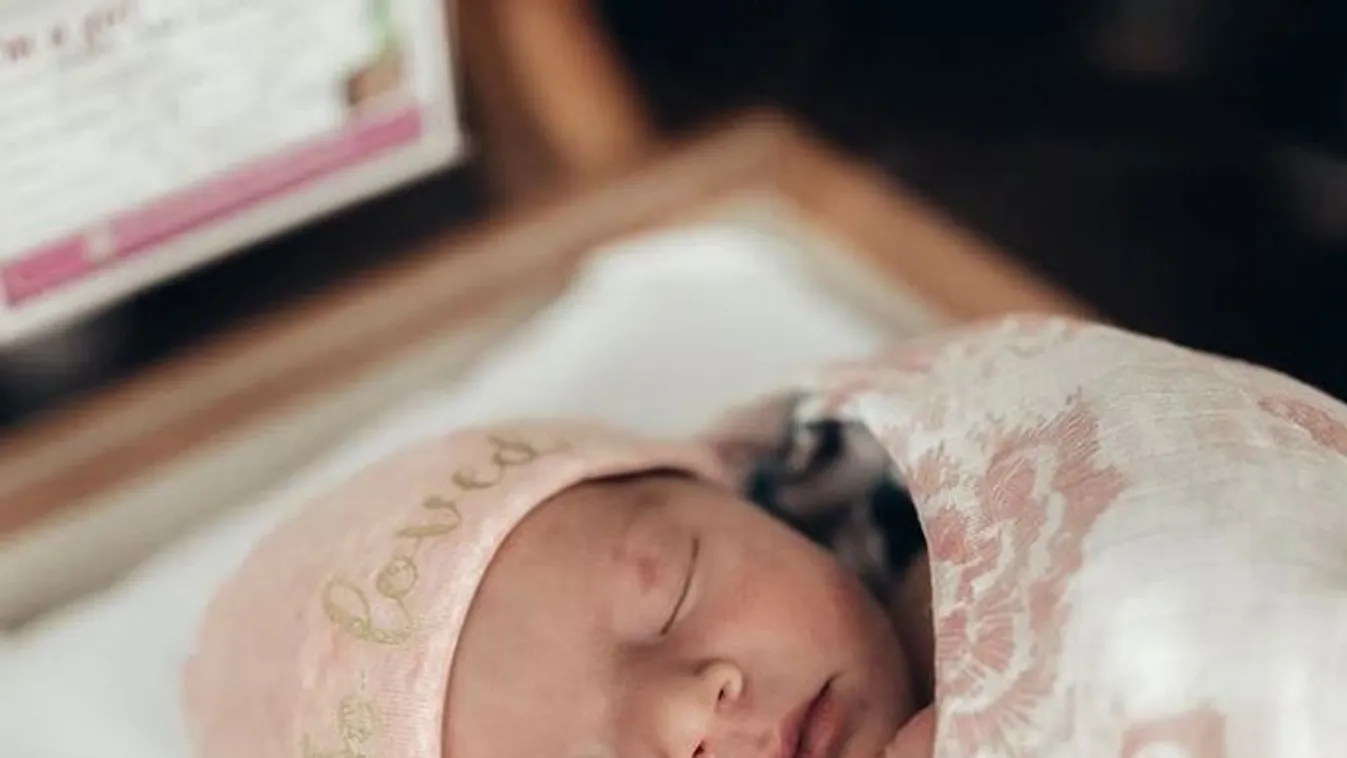 Azt hitte, veseköve van: 4 óra múlva kezében tarthatta újszülött kislányát