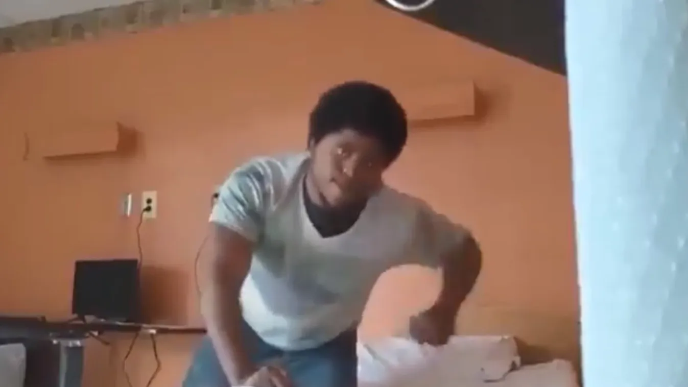 Sokkoló videó került ki az idősotthonból: bokszzsákként verik a 75 éves férfit