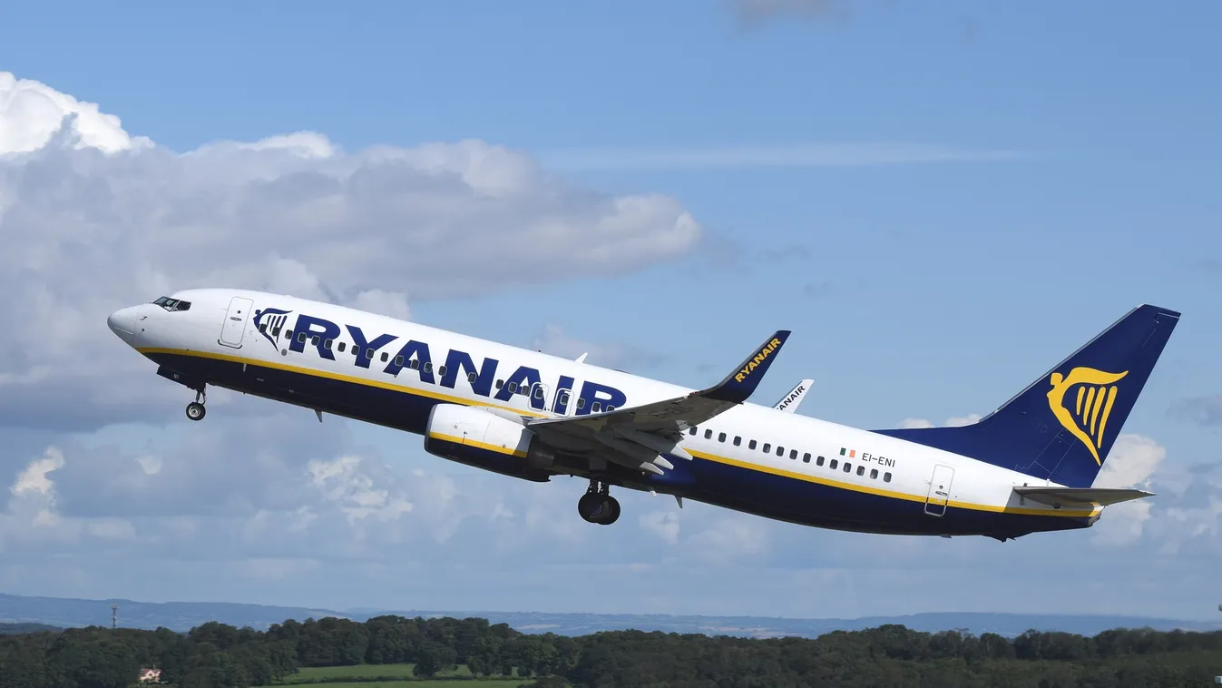 A Ryanair járatán, kényszerleszállás után kellett világra hoznia kisfiát